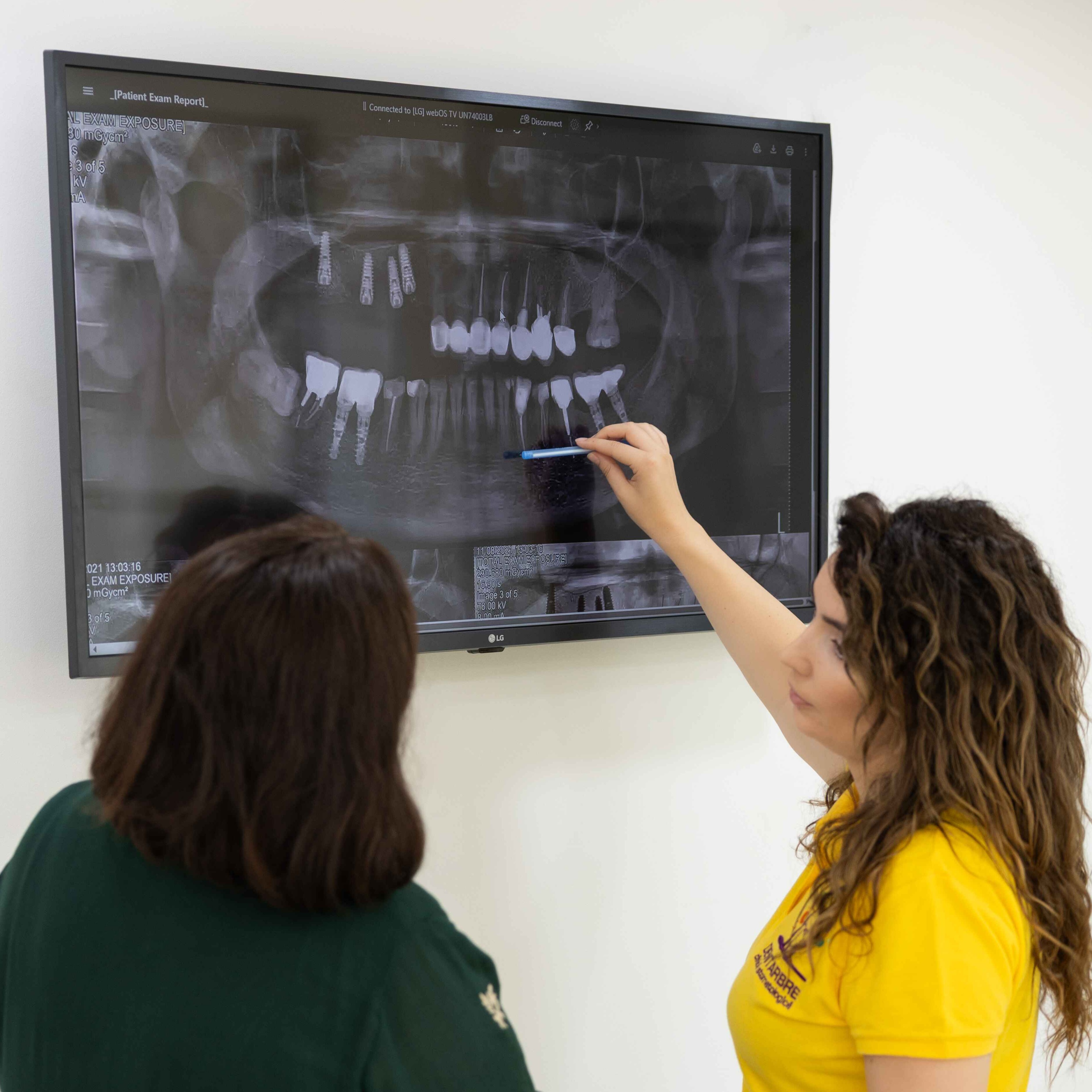 Echipă de medici stomatologi cu experiență vastă